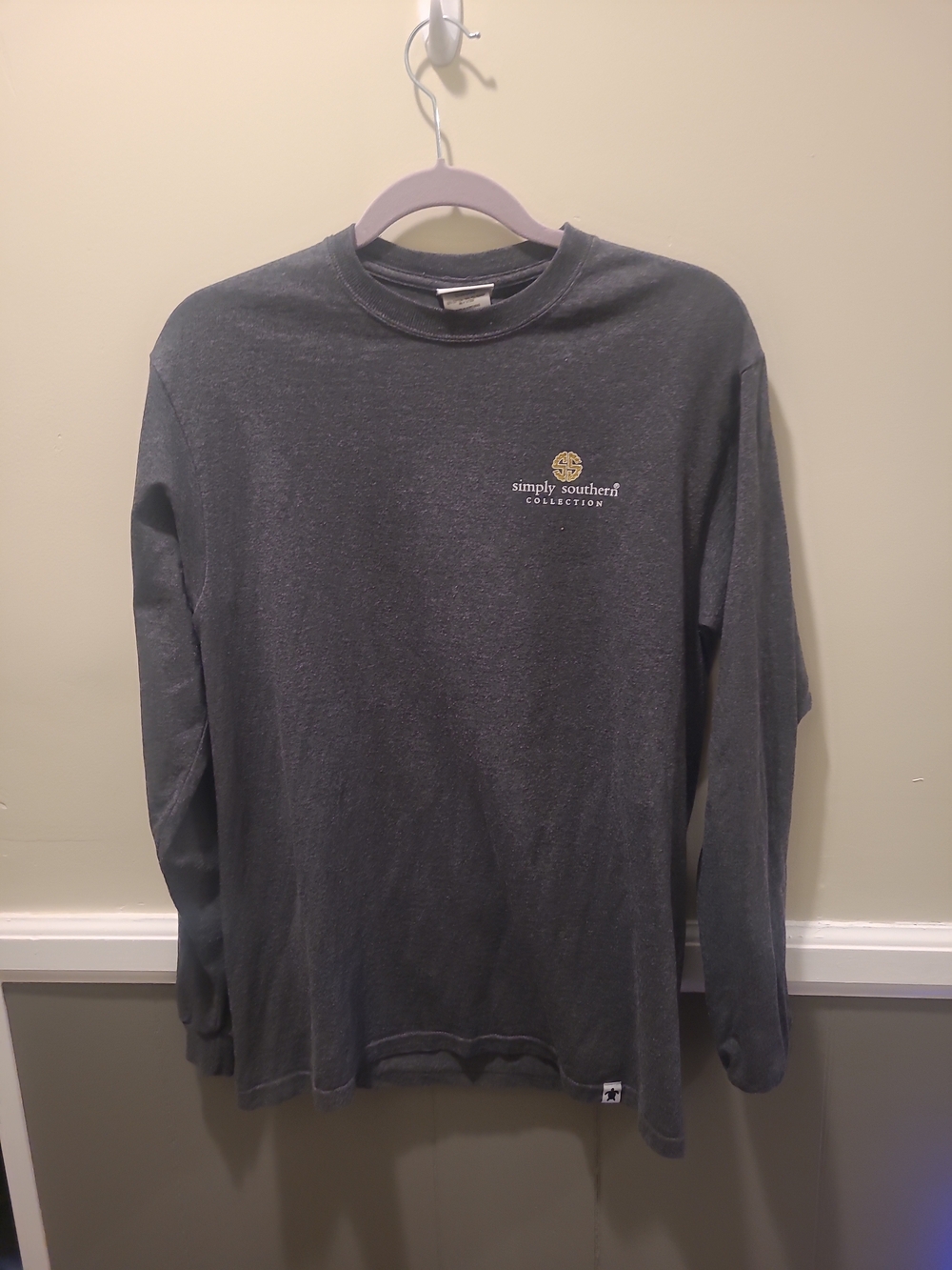 Simply Southern Women’s Girl Bye Penguin Christmas Long Sleeve Top Medium Gray
